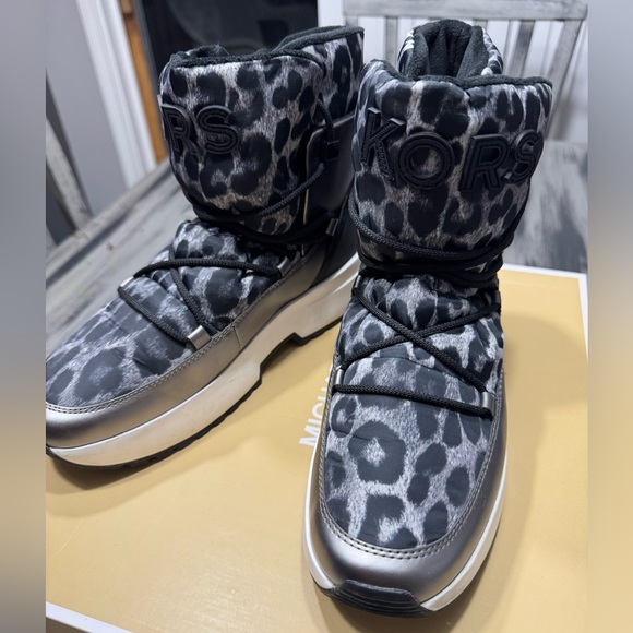 Michael Kors Cassia Black and Gray Cheetah Print Ankle Booties Size 9.5 - Picture 9 of 16